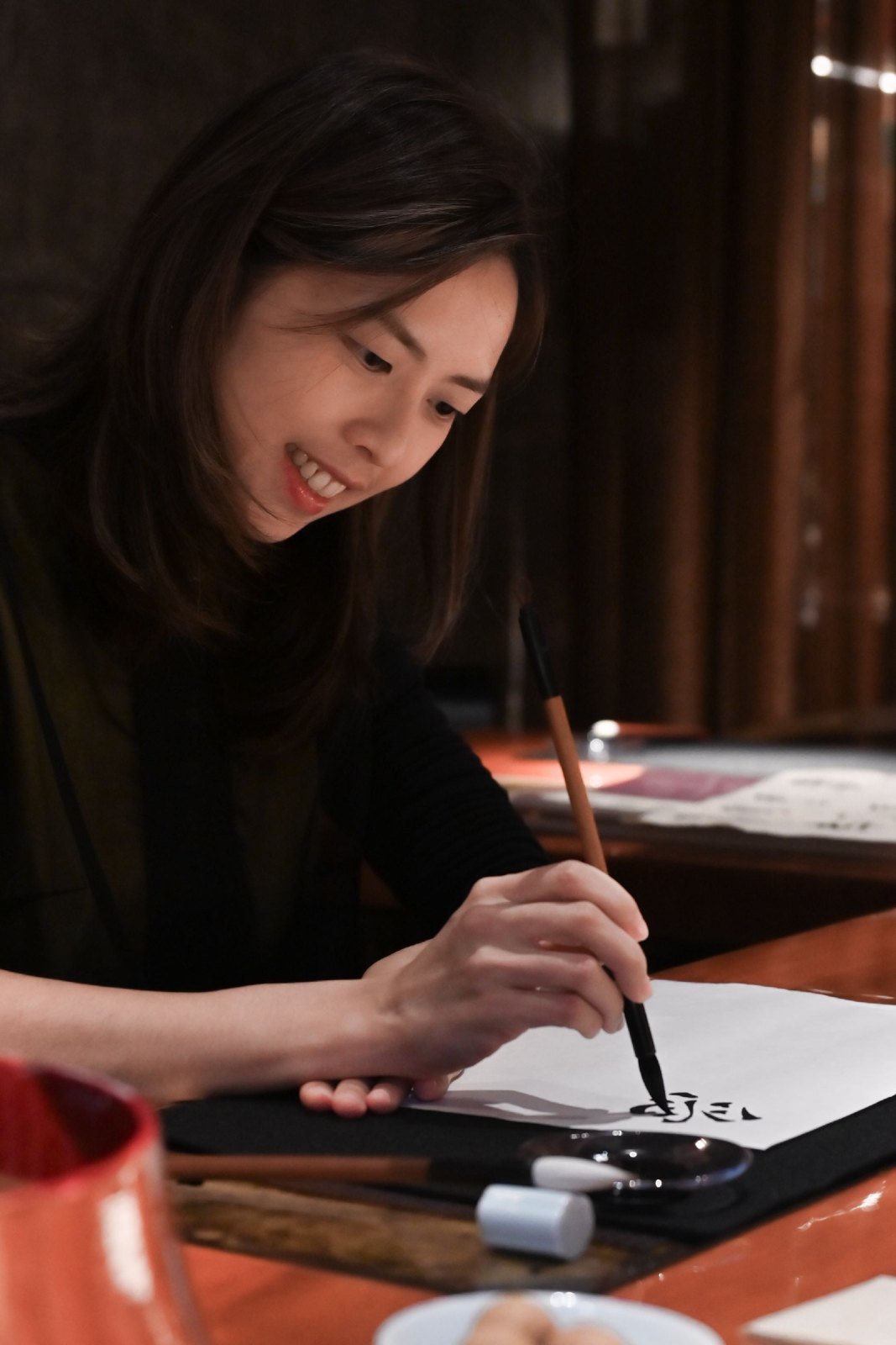 Rae Hsu writing calligraphy